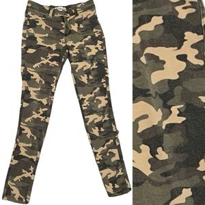 SHYLO Comfy Stretch CAMO Print JEGGINGS Size Small